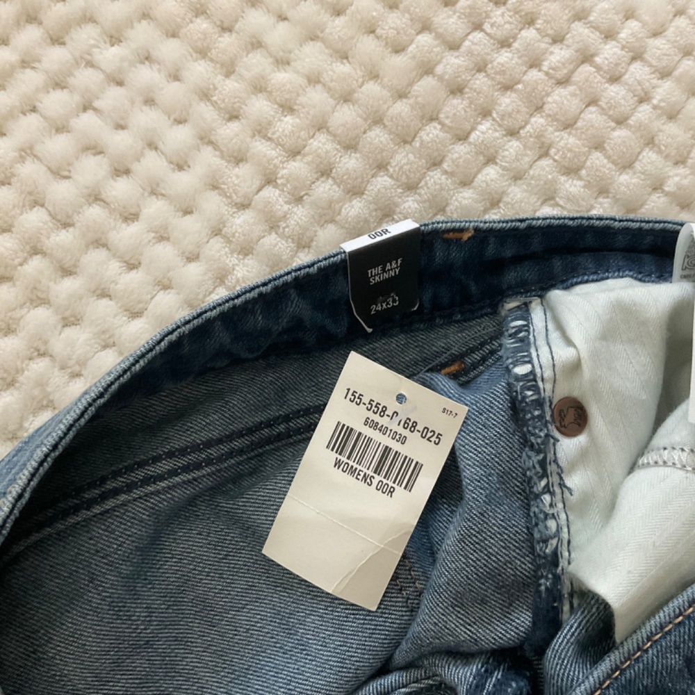 Abercrombie & Fitch Distressed Skinny Jeans - Dark Wash - Size 00/24 - Picture 6 of 12